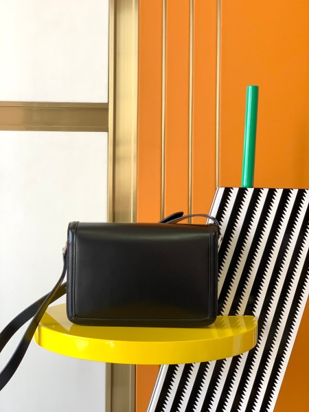 Handbags SAINT LAURENT 634305 size 23x16x6 cm