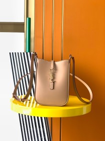 Handbags SAINT LAURENT 735214 size 18×13.5×3.5 cm