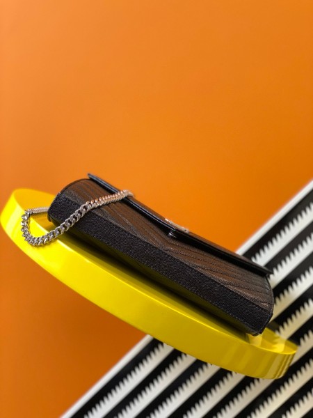 Handbags SAINT LAURENT 377828 size 22.5x14x4 cm