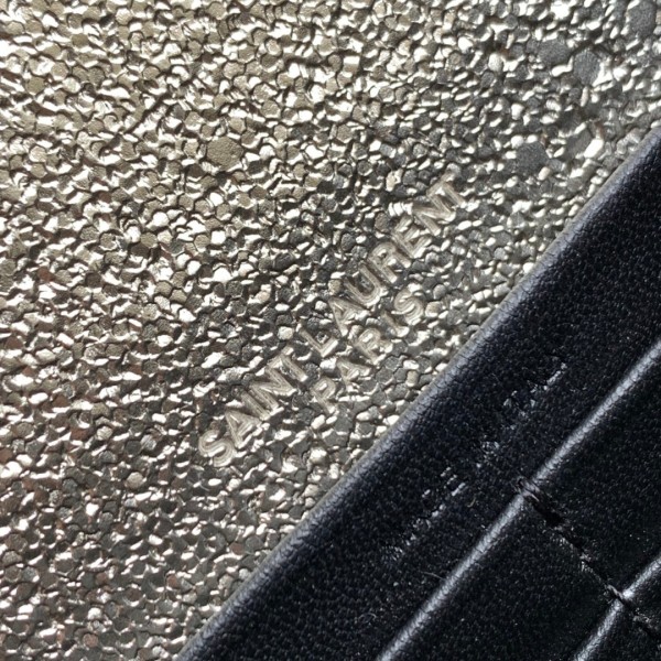 Handbags SAINT LAURENT 393953 size 19x11.5x4 cm