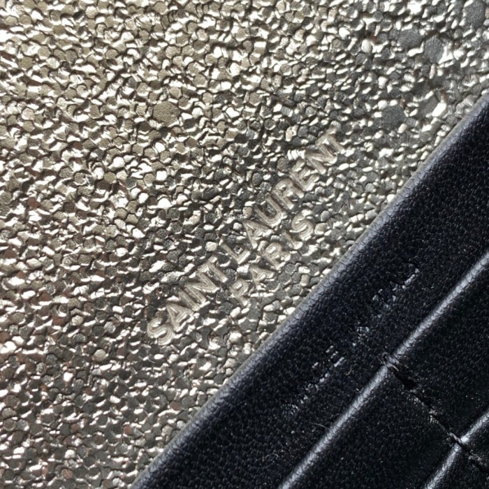 Handbags SAINT LAURENT 393953 size 19x11.5x4 cm