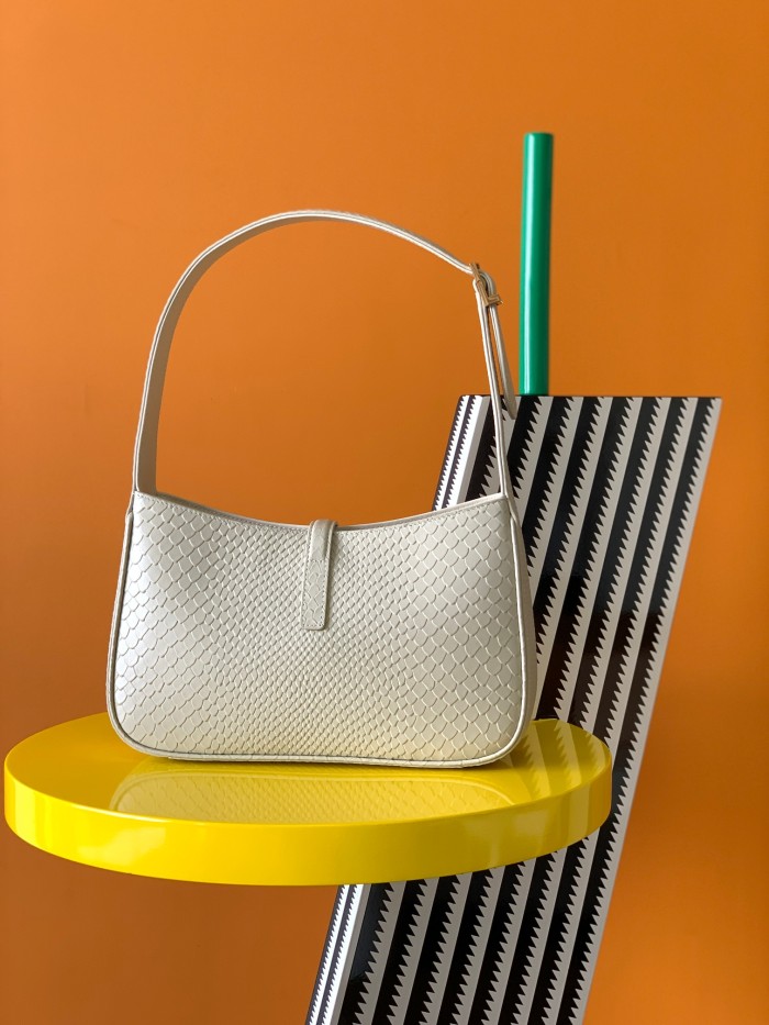 Handbags SAINT LAURENT 657228 size 24.5x16x6 cm