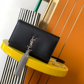 Handbags SAINT LAURENT 452159 size 19x12.5x4 cm