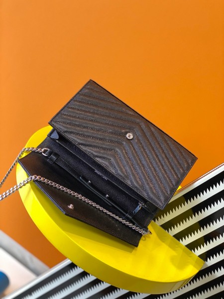 Handbags SAINT LAURENT 377828 size 22.5x14x4 cm