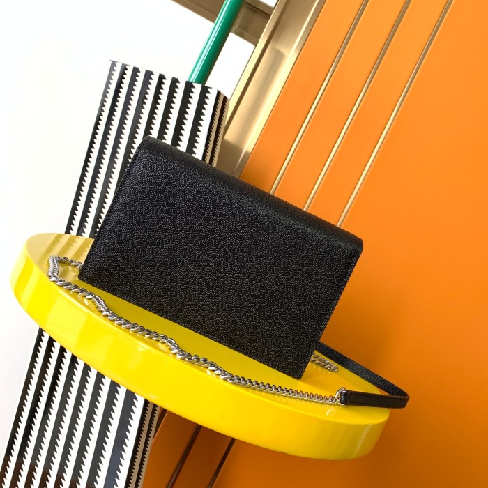 Handbags SAINT LAURENT 452159 size 19x12.5x4 cm