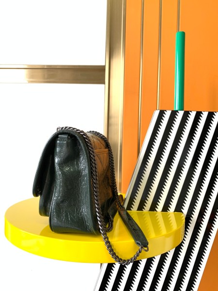 Handbags SAINT LAURENT 533037 size 22X16.5X7.5 CM