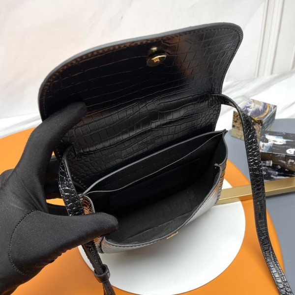 Handbags SAINT LAURENT 619740 size 18x15.5x5.5 cm