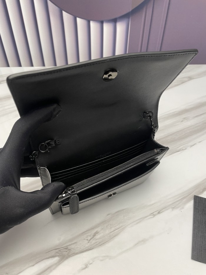 Handbags SAINT LAURENT 533026 size 19x14x5.5 cm