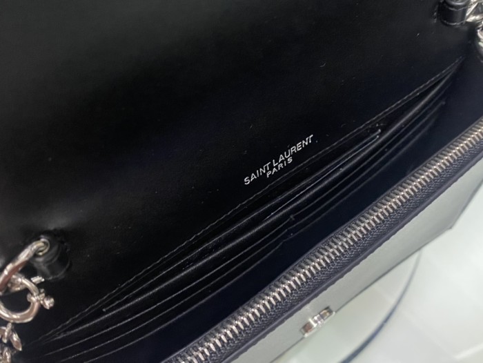 Handbags SAINT LAURENT 452159 size 19x12.5x4 cm