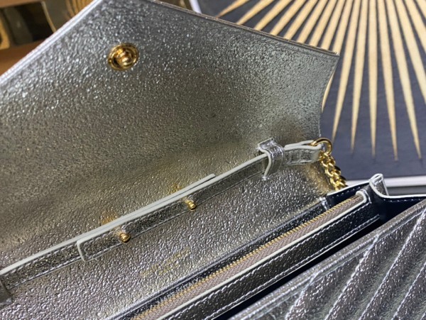 Handbags SAINT LAURENT 377828 size 22.5x14x4 cm