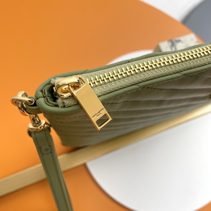 Handbags SAINT LAURENT 413444 size 30×21.5×2 cm