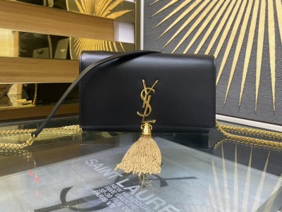 Handbags SAINT LAURENT 452159 size 19x12.5x4 cm