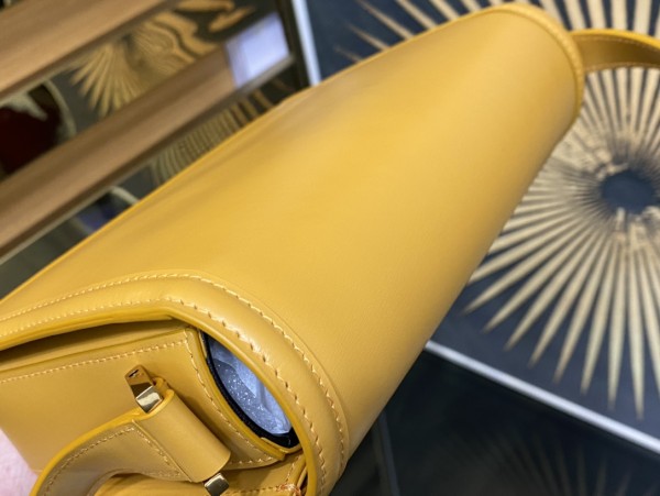 Handbags SAINT LAURENT 634305 size 23-16-6 cm