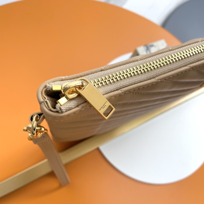 Handbags SAINT LAURENT 440222 size 36x24.5x2.5 cm