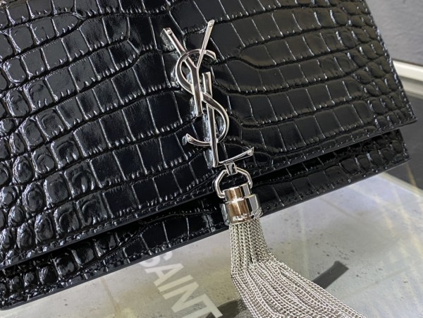 Handbags SAINT LAURENT 452159 size 19x12.5x4 cm