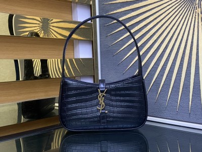 Handbags SAINT LAURENT 710318 size 19x11.5x4.5 cm