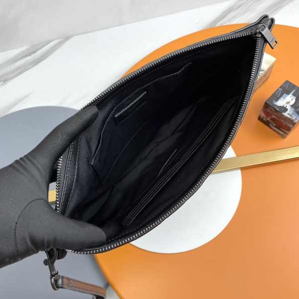 Handbags SAINT LAURENT 440222 size 36x24.5x2.5 cm