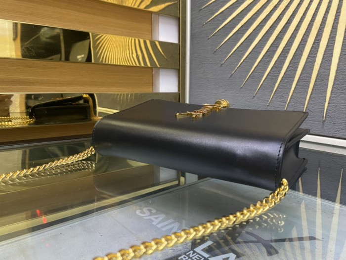 Handbags SAINT LAURENT 452159 size 19x12.5x4 cm