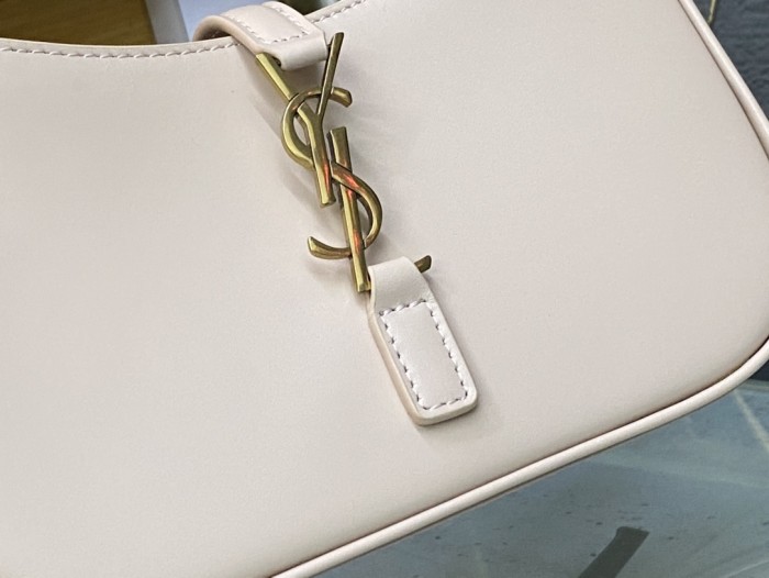 Handbags SAINT LAURENT 710318 size 19x11.5x4.5 cm