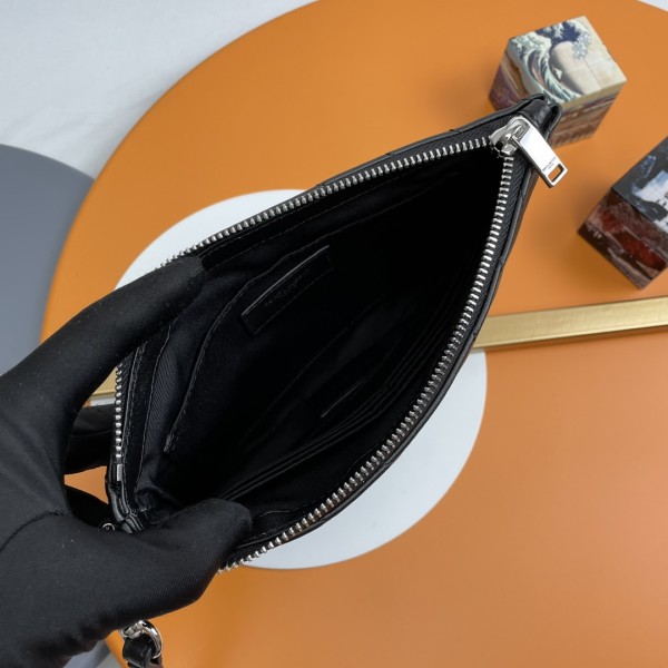 Handbags SAINT LAURENT 379039 size 24×17.5×1.5 cm