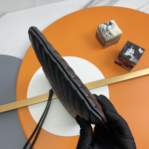 Handbags SAINT LAURENT 379039 size 24×17.5×1.5 cm