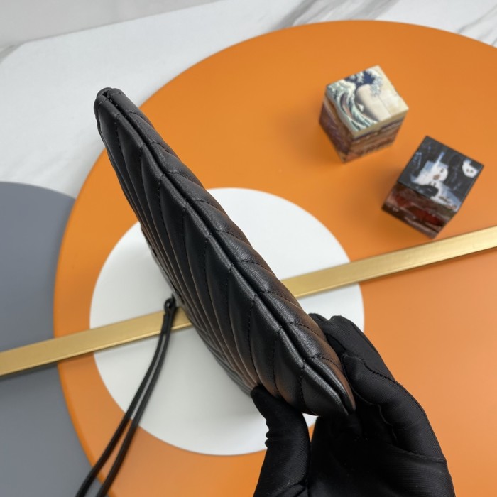 Handbags SAINT LAURENT 379039 size 24×17.5×1.5 cm