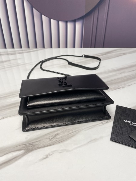 Handbags SAINT LAURENT 533026 size 19x14x5.5 cm