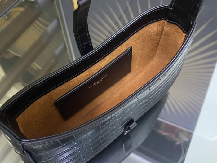 Handbags SAINT LAURENT 710318 size 19x11.5x4.5 cm