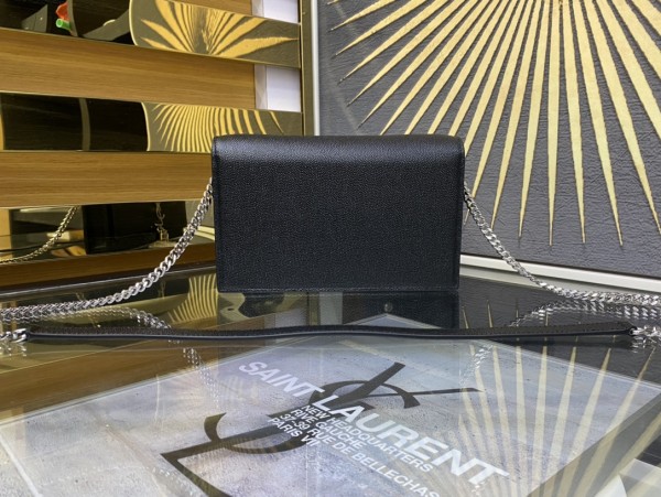 Handbags SAINT LAURENT 452159 size 19x12.5x4 cm