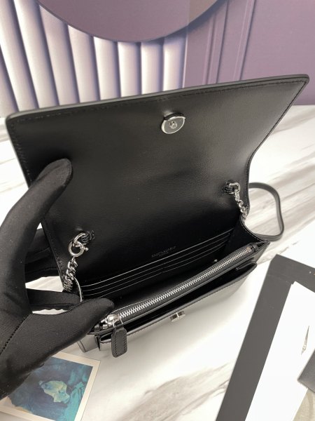 Handbags SAINT LAURENT 533026 size 19x14x5.5 cm