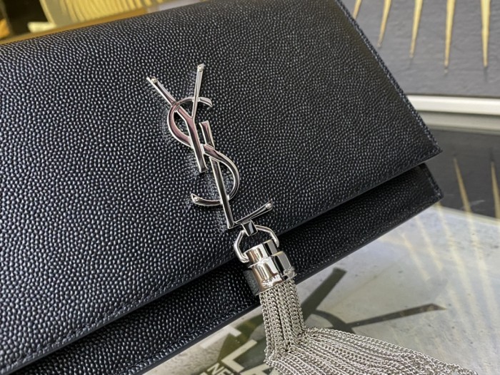 Handbags SAINT LAURENT 452159 size 19x12.5x4 cm