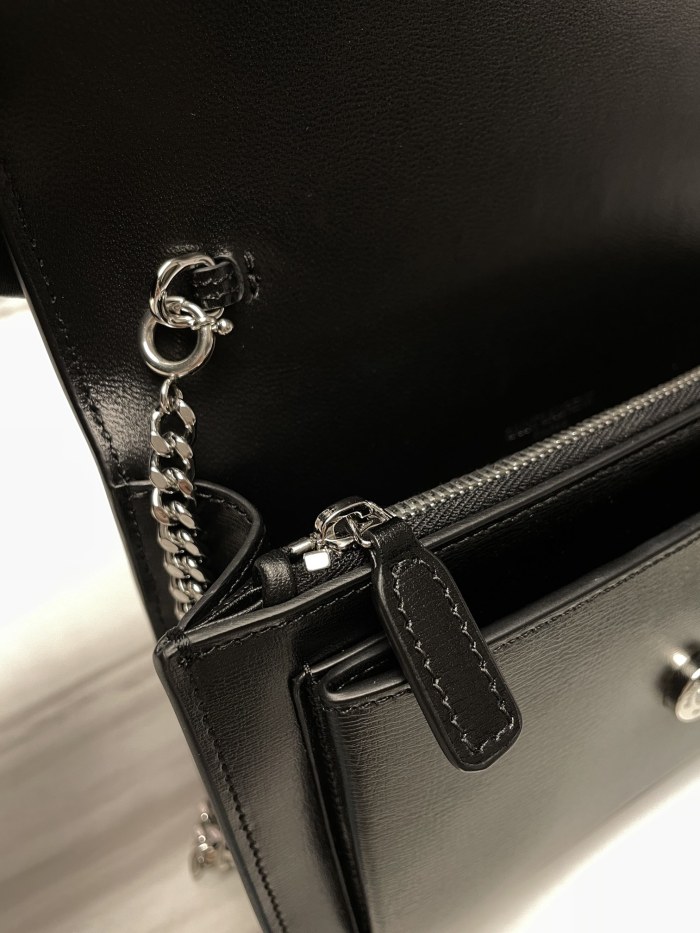 Handbags SAINT LAURENT 533026 size 19x14x5.5 cm