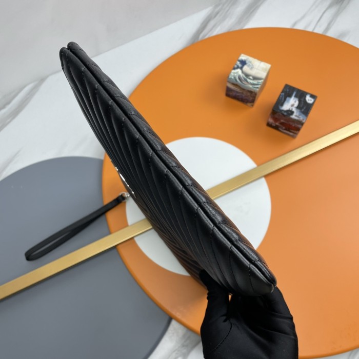 Handbags SAINT LAURENT 440222 size 36x24.5x2.5 cm