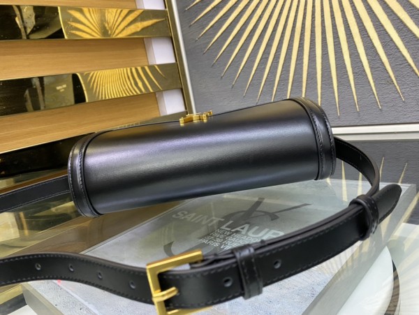 Handbags SAINT LAURENT 634305 size 23-16-6 cm