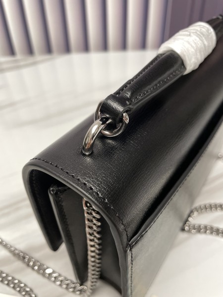 Handbags SAINT LAURENT 533026 size 19x14x5.5 cm