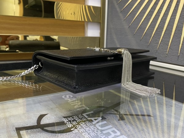 Handbags SAINT LAURENT 452159 size 19x12.5x4 cm