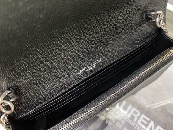 Handbags SAINT LAURENT 452159 size 19x12.5x4 cm