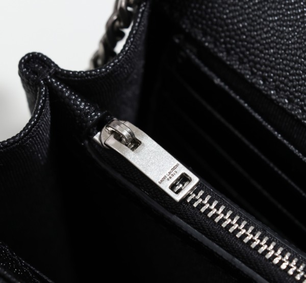 SAINT LAURENT ENVELOPE Grain Leather Envelope Bag, Crossbody Bag, Shoulder Bag Small 600195-BOW92-1000 Size Women's Black size 21*6*13 cm