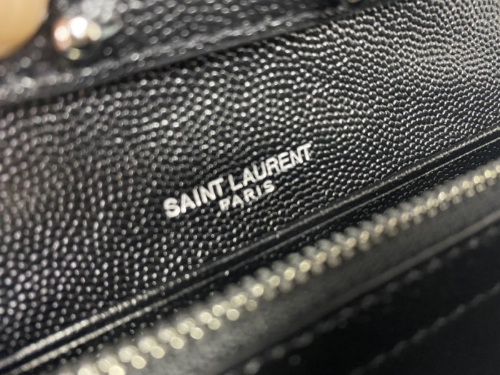 Handbags SAINT LAURENT 377828 size 22.5x14x4 cm