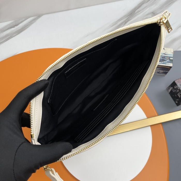 Handbags SAINT LAURENT 440222 size 36x24.5x2.5 cm