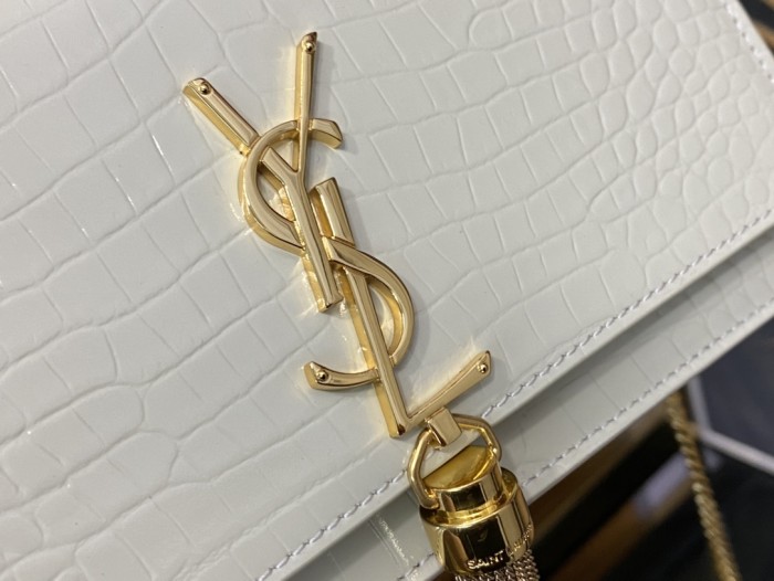 Handbags SAINT LAURENT 452159 size 19x12.5x4 cm