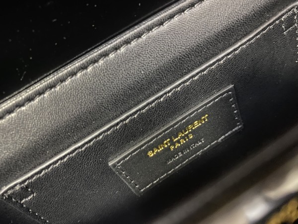 Handbags SAINT LAURENT 634305 size 23-16-6 cm