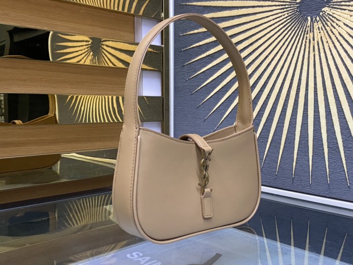 Handbags SAINT LAURENT 710318 size 19x11.5x4.5 cm