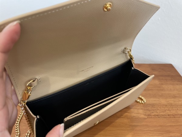 Handbags SAINT LAURENT 607788 size 19x12x4 cm