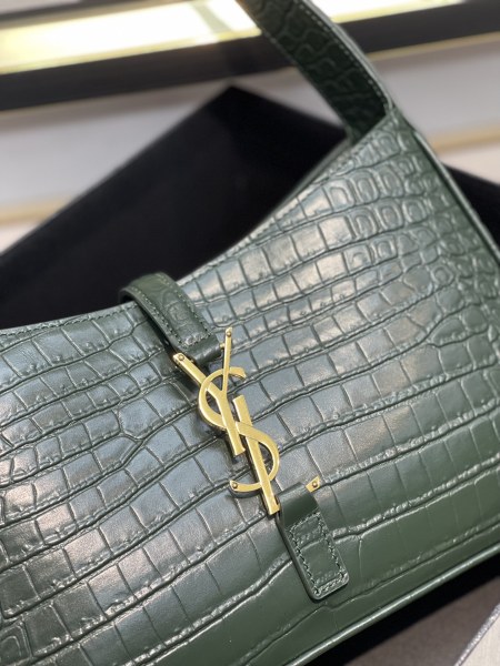 Handbags  SAINT LAURENT 657228 size 24.5x16x6 cm