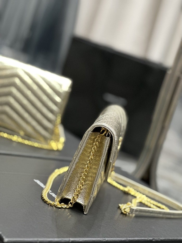 Handbags SAINT LAURENT 393953 size 19x11.5x4 cm