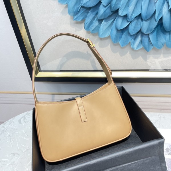Handbags  SAINT LAURENT 657228 size 24.5x16x6 cm