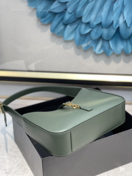 Handbags  SAINT LAURENT 657228 size 24.5x16x6 cm