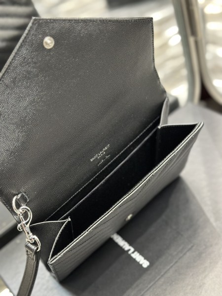 Handbags SAINT LAURENT 617662 size 21×6×3 cm
