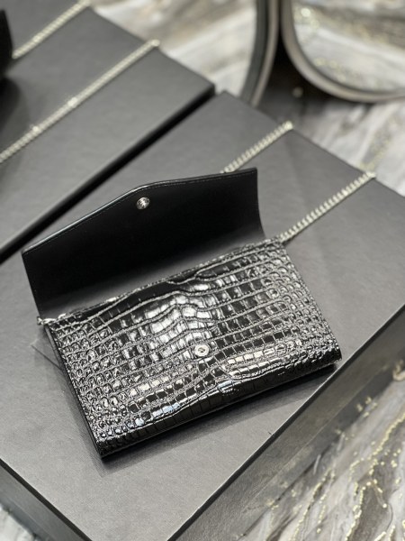Handbags SAINT LAURENT 607788 size 19x12x4 cm